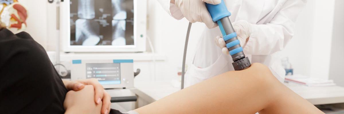 Tendinitis rotuliana y su tratamiento mediante ondas de choque en FisioClinics Pozuelo